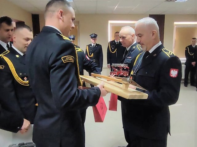 Uroczyste pożegnanie ze służbą dwóch funkcjonariuszy Komendy Powiatowej PSP w Przasnyszu